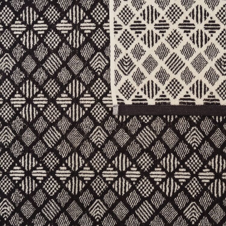 KOO Maximillian Jacquard Towel Collection Black
