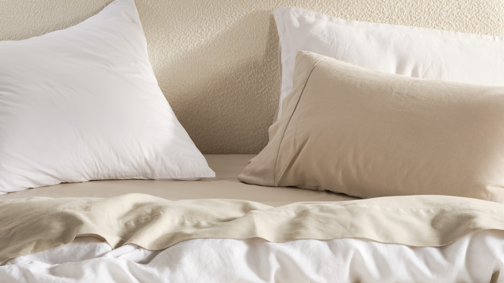 White & beige KOO bed sheets & pillowcases White & beige KOO bed sheets & pillowcases