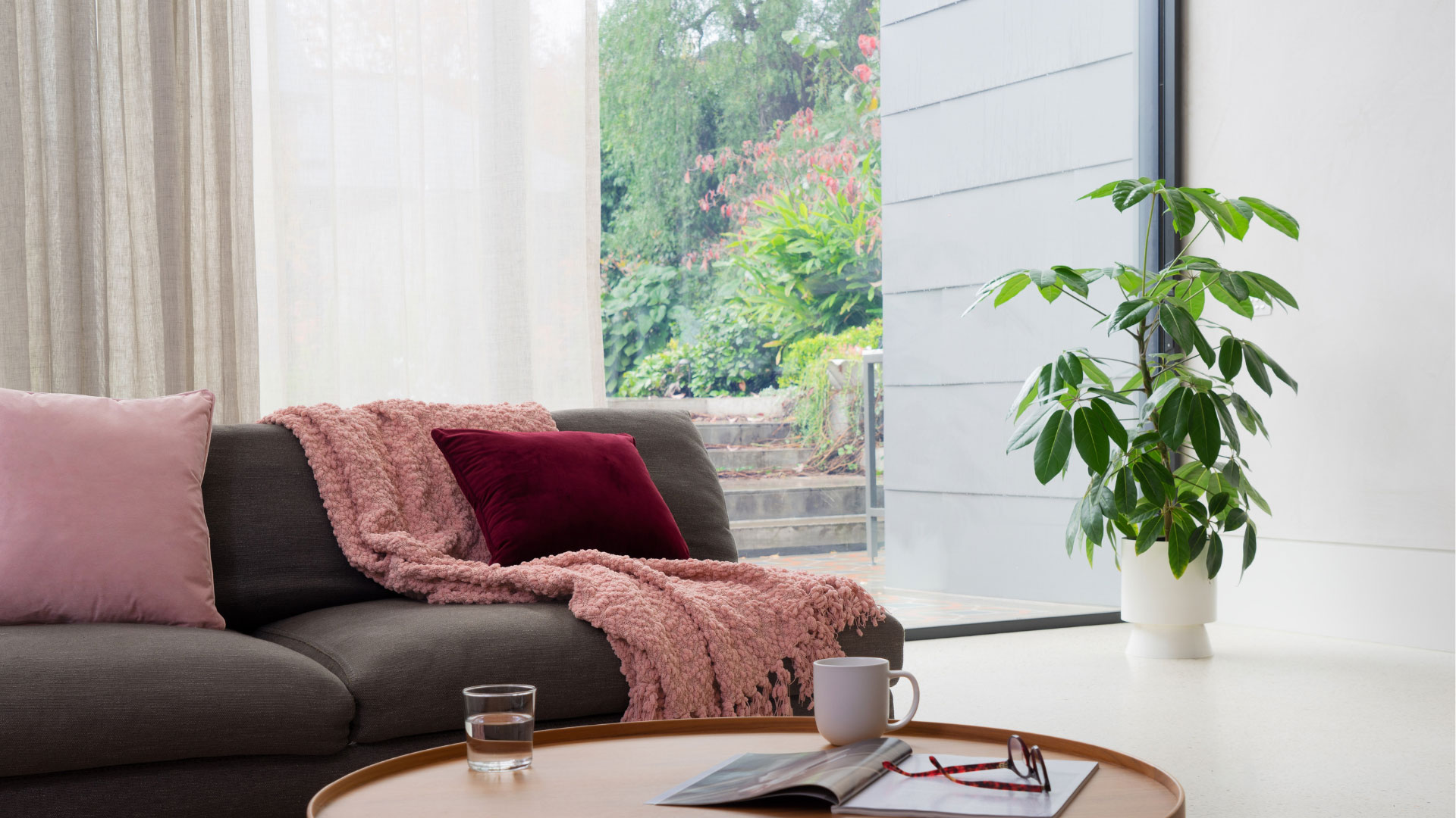 Perfect Housewarming Gift Ideas: The Gifts To Bring When You’re Told Not To Bring A Thing Perfect Housewarming Gift Ideas: The Gifts To Bring When You’re Told Not To Bring A Thing